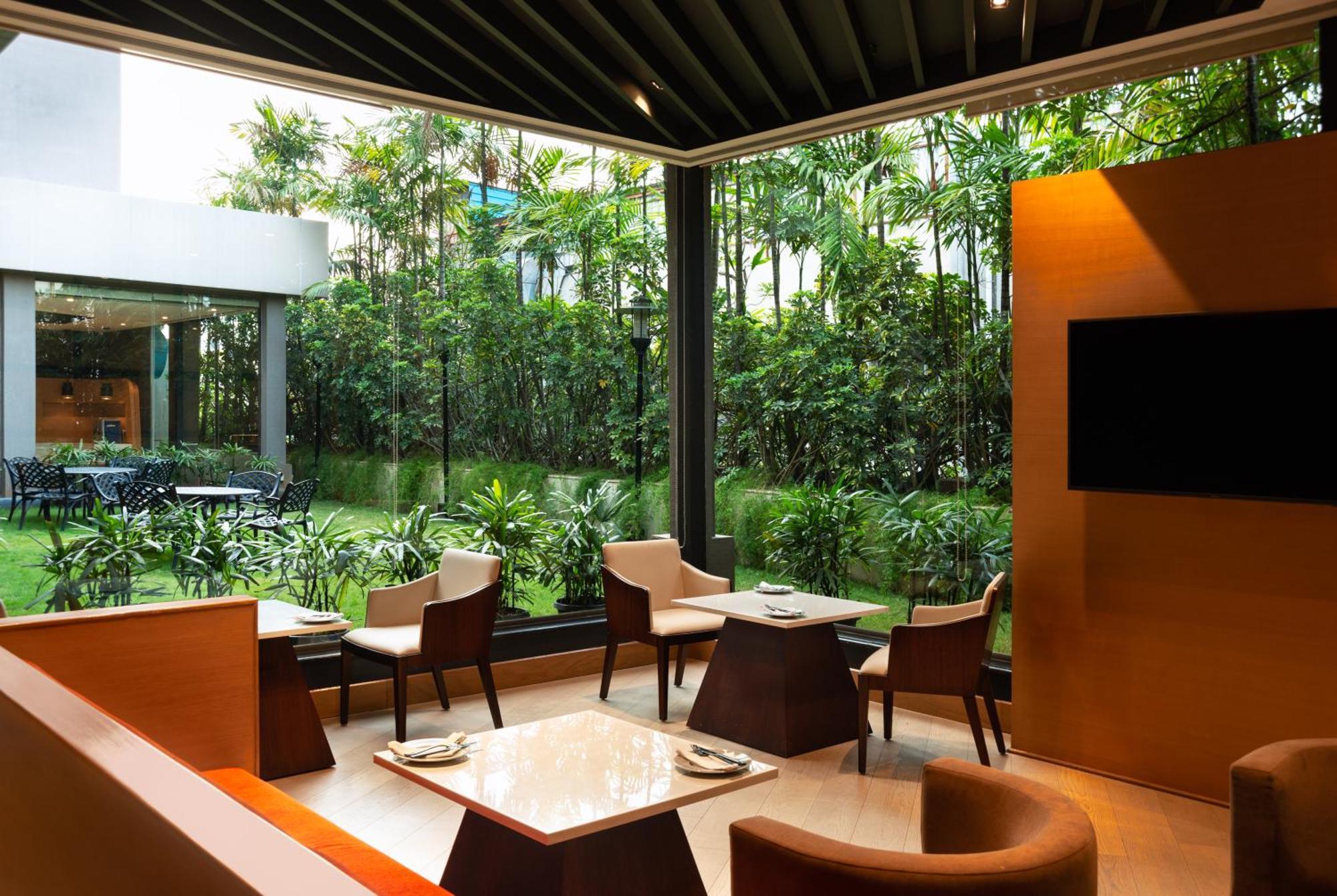 Radisson Blu Bengaluru Outer Ring Road Hotel Ngoại thất bức ảnh
