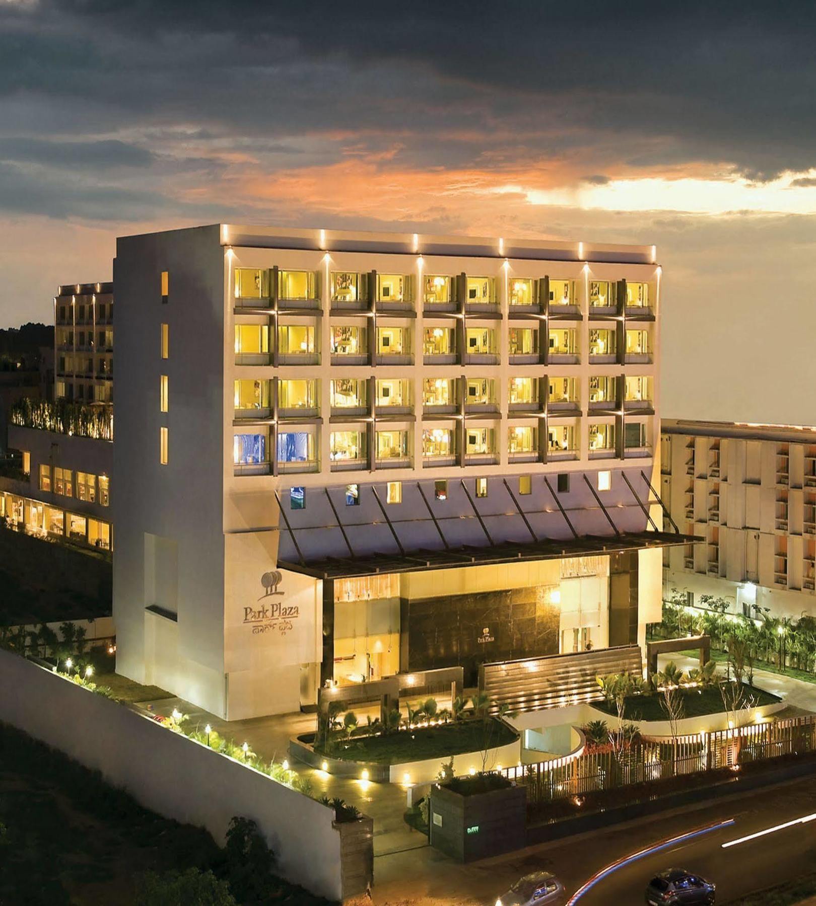 Radisson Blu Bengaluru Outer Ring Road Hotel Ngoại thất bức ảnh